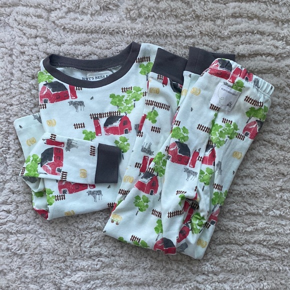 Burt's Bees Other - Burt’s Bees Kids Farm Print Pajamas 🐄
